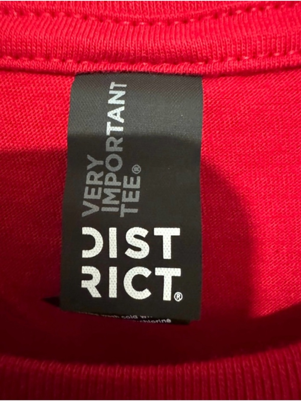 Graphic Tee 'Pet Sematary' Movie Exclusive Red L NWOT - Picture 3 of 4
